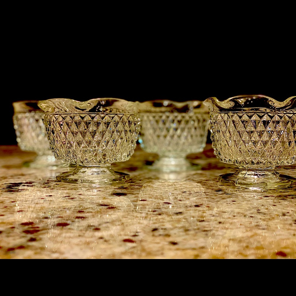 Indiana Glass Diamond Point Clear Glass (3 1/4"